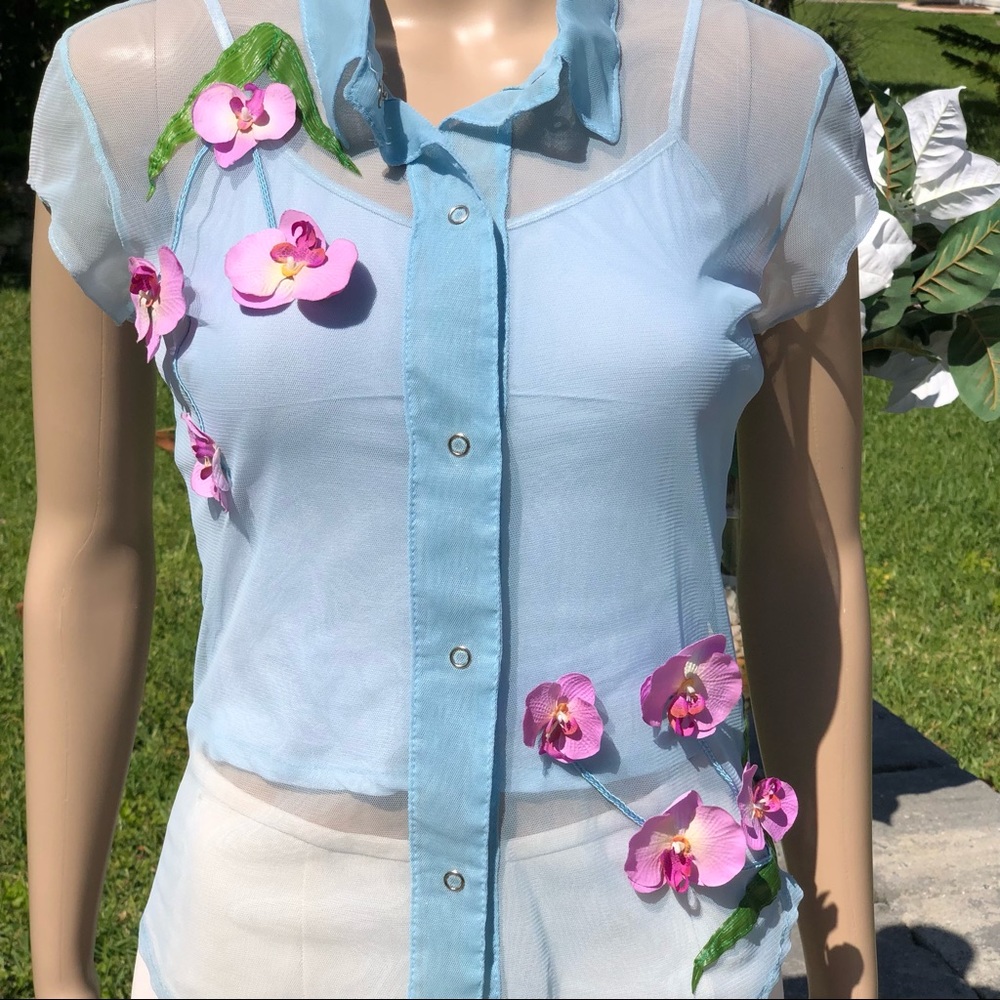 Light blue sheer top with flowers and light blue tank top Sz m